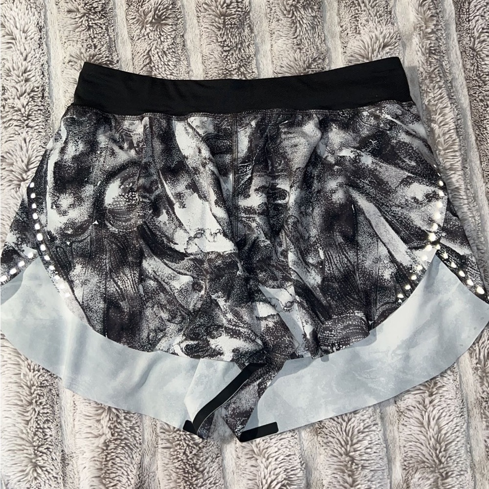 lululemon find your pace shorts